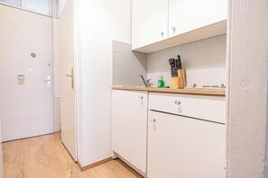 Basic Apartment | Private kitchen | Mini-fridge, microwave, oven, stovetop - Cozy 2BR Apt With Excellent Connectivity (Vienna)
