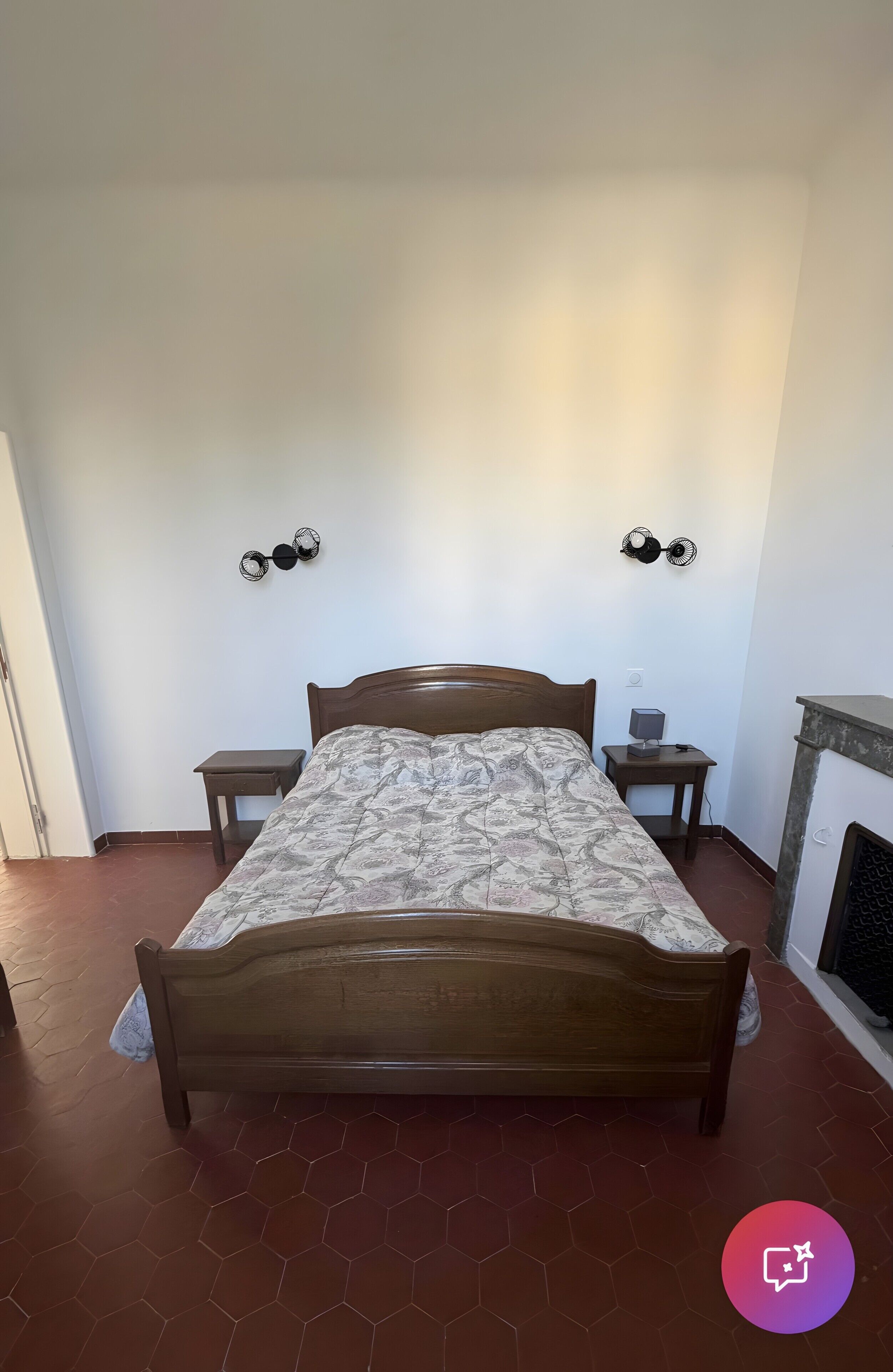 4 habitaciones, tabla de planchar con plancha, wifi y ropa de cama 