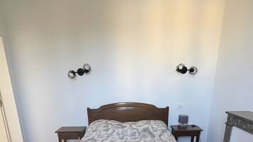 4 habitaciones, tabla de planchar con plancha, wifi y ropa de cama