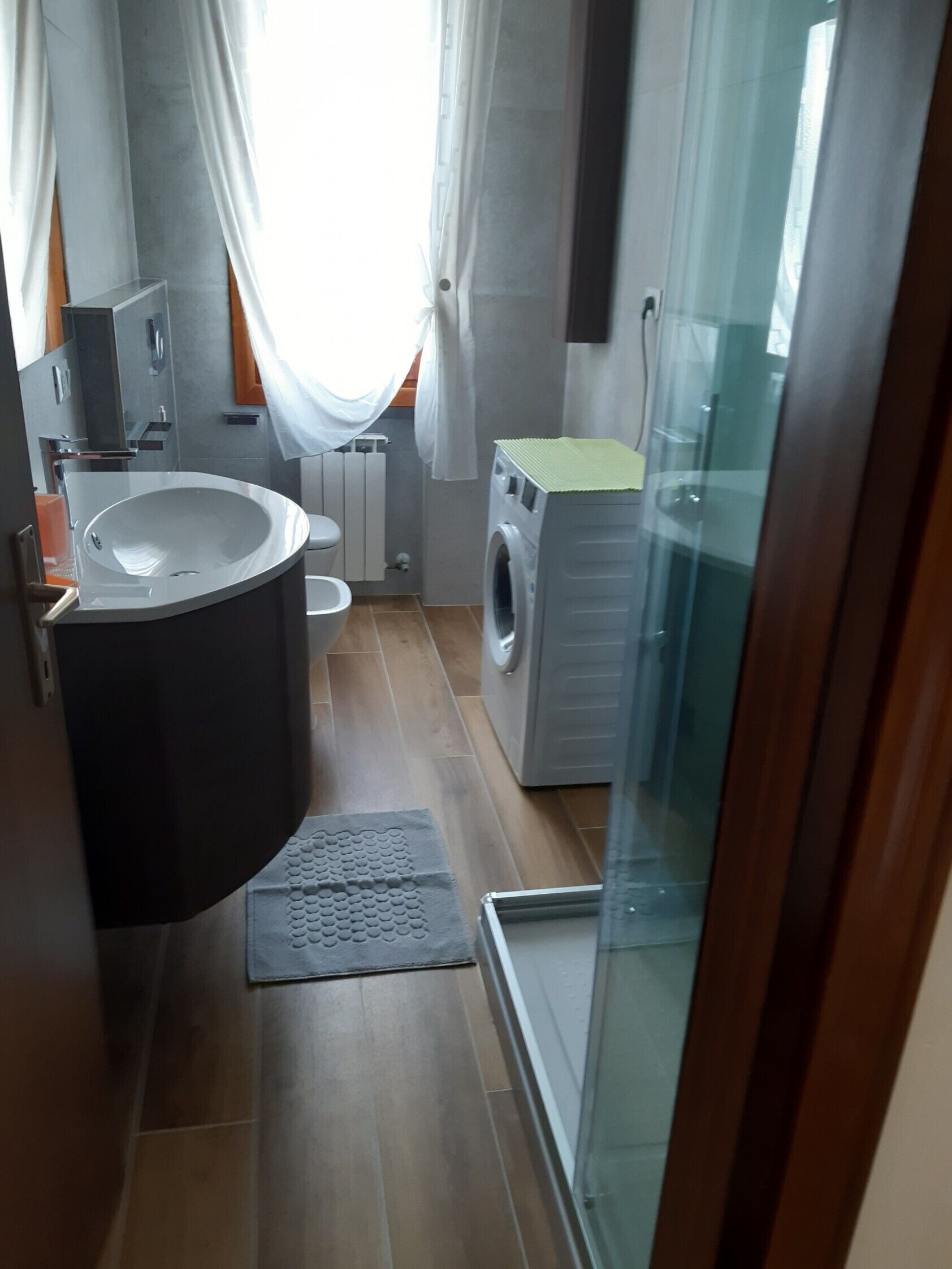 Ducha, secador de pelo, toallas