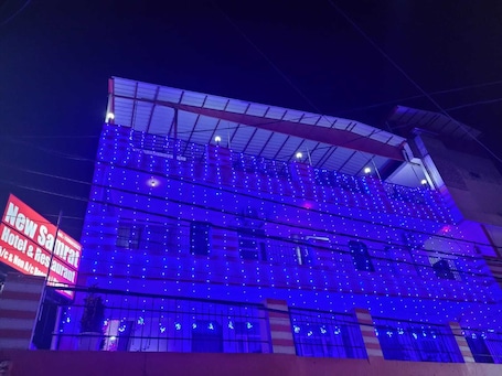 外观. 新萨姆拉特酒店和餐厅
