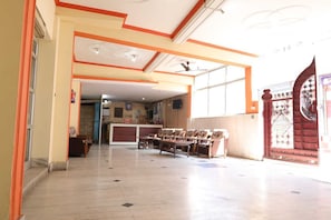 Lobby - New Samrat Hotel And Restaurant (Srinagar)