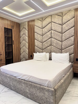 Escritorio, espacio para trabajar con un portátil, wifi gratis