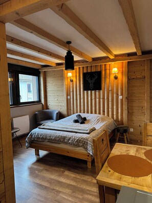 Fer et planche à repasser, draps fournis