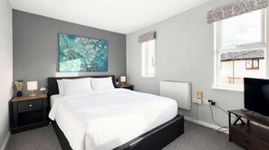 Unclassified image, 5 of 26, button - Central 3BR Home Near Tower Bridge with Garden, Parking & Dog-Friendly (London)