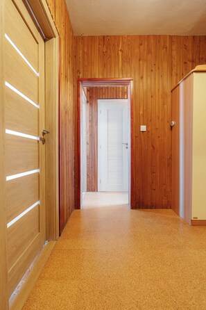 Interior - Perfect for Teams & Families: 3-Bedroom Flat, 7 Guests, Balcony, Close to Centre (Bratislava)