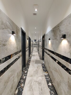 المنشأة من الداخل