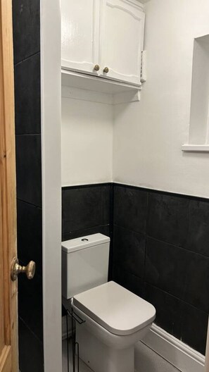 Shower, hair dryer, towels - Cozy and Stylish stays at Maiden Lane (West Sussex)