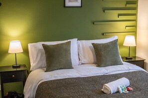 3 bedrooms, desk, iron/ironing board, free WiFi - Cozy and Stylish stays at Maiden Lane (West Sussex)