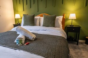 3 bedrooms, desk, iron/ironing board, free WiFi