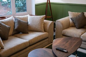 TV, fireplace - Cozy and Stylish stays at Maiden Lane (West Sussex)
