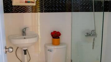 Room, 1 Bedroom, Smoking, Mountain View | Bathroom