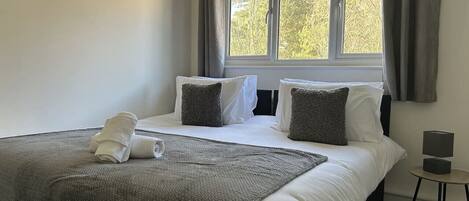 3 bedrooms, desk, iron/ironing board, WiFi