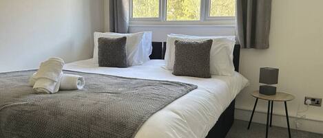 3 camere, una scrivania, ferro/asse da stiro, Wi-Fi