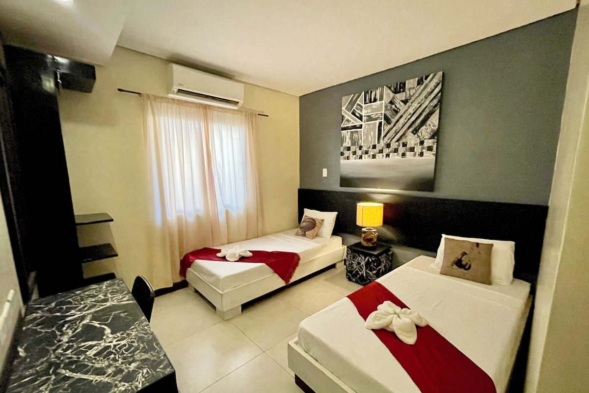 Twin Room | Desk, free WiFi