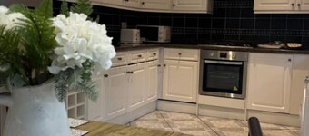 Spacious 3 Bed In Central Horsham