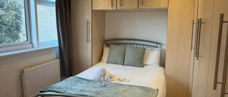 Iron/ironing board, travel cot, WiFi, bed sheets