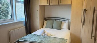 Spacious 3 Bed In Central Horsham