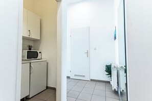 Basic Apartment | Private kitchen - Elegant Spacious 2BR City Center Stay (Vienna)
