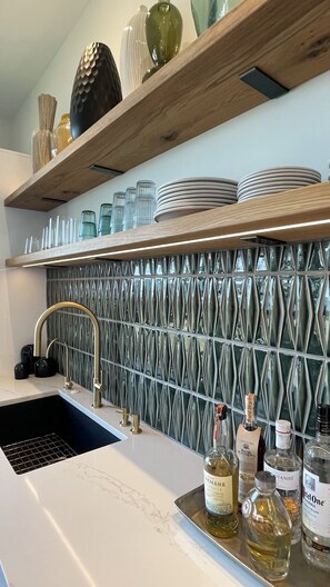 Fridge, microwave, oven, stovetop - Luxury 5-Star Chesapeake Bay Waterfront Home (Shady Side)