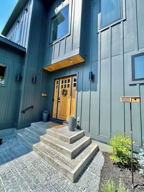 Exterior detail - Luxury 5-Star Chesapeake Bay Waterfront Home (Shady Side)