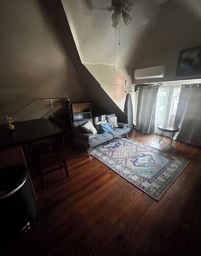 Cozy Loft-Style Studio! Sleeps 4