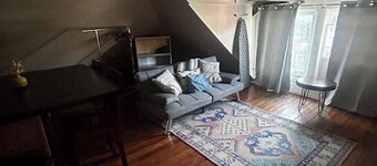 Cozy Loft-Style Studio! Sleeps 4