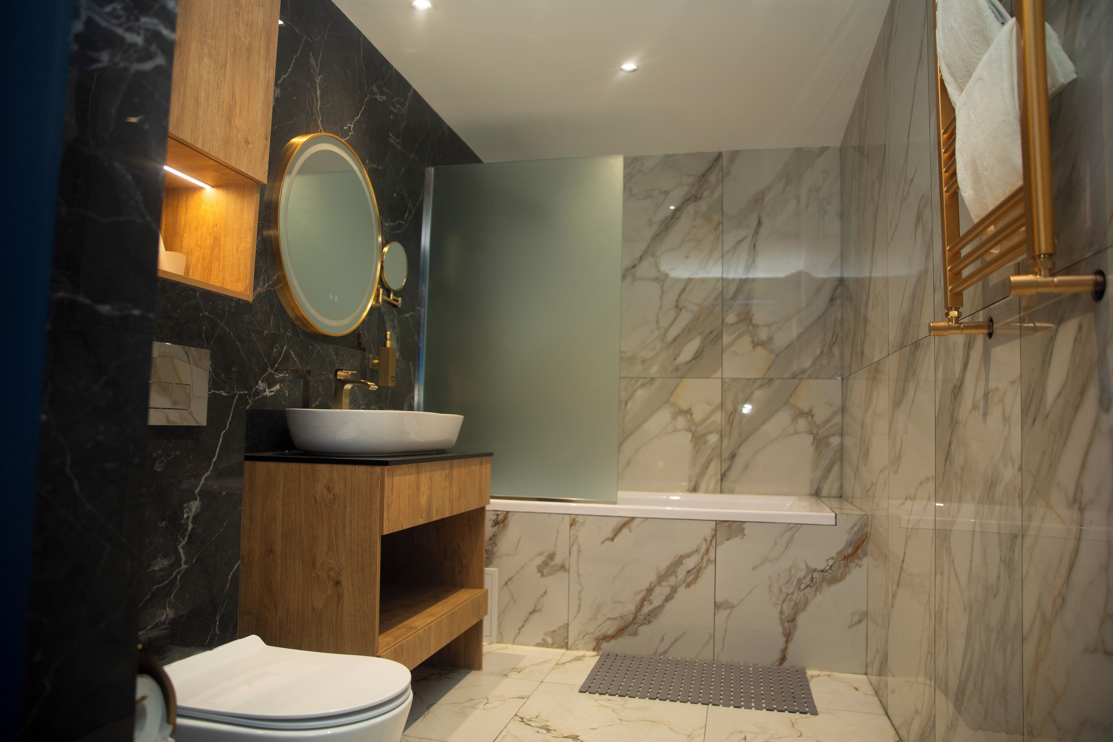 Luxury Room, Balcony, City View | Bathroom | Hair dryer, slippers, towels, soap