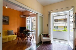 Living area - Spacious & Modern Retreat with Sun Terrace in Neos Kosmos, Athens (Athina)