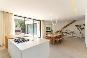 Fridge, microwave, oven, stovetop - Villa Hamza with private pool - My Rental Homes (Oulad Ikhia)