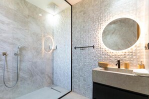 Shower, hair dryer - Villa Hamza with private pool - My Rental Homes (Oulad Ikhia)