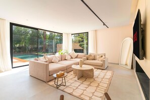 TV - Villa Hamza with private pool - My Rental Homes (Oulad Ikhia)