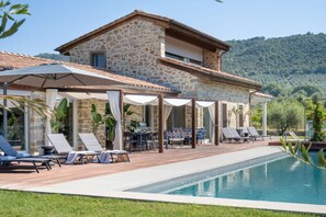 Outdoor pool - Villa Terontola Luxury by MMega (Cortona)