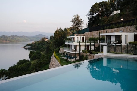 Outdoor pool. Umurobyi Lodge