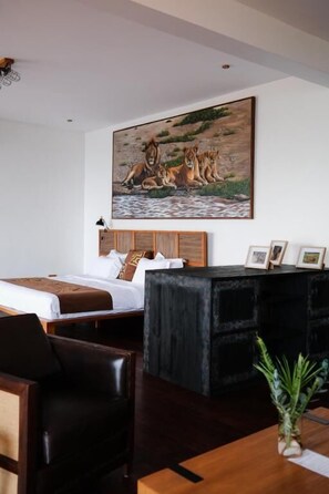 Executive Suite, Balcony, Lake View | Iron/ironing board, free WiFi - Umurobyi Lodge (Bwishyura)