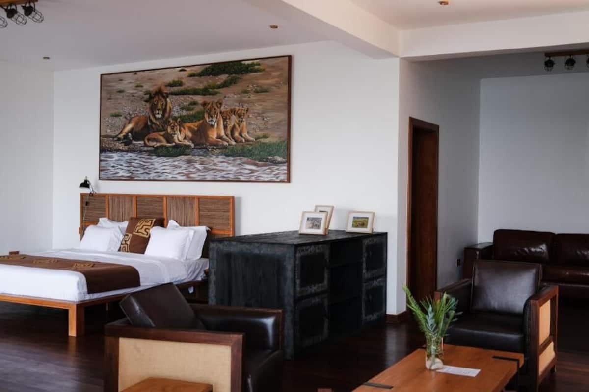 Iron/ironing board, free WiFi