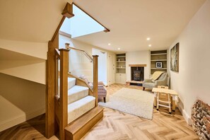 Televisión y oficina 