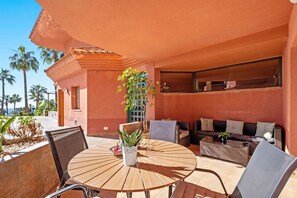 Outdoor dining - Higueron, sea view, close to shops (La Capellania)