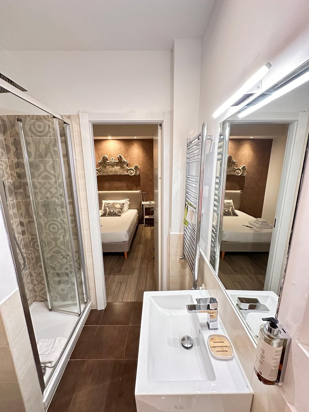 Classic Single Room | Bathroom | Hair dryer, towels, soap, shampoo