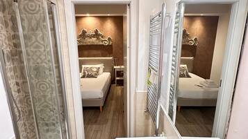 Classic Single Room | Bathroom | Hair dryer, towels, soap, shampoo
