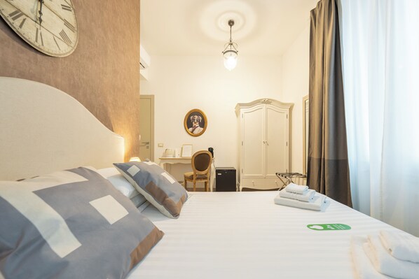 Deluxe Double Room | In-room safe, iron/ironing board, free WiFi - Popolo Rooms&Suites (Roma)