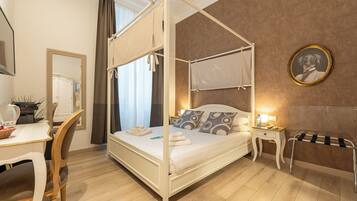 Habitación doble Deluxe | Caja de seguridad en la habitación y tabla de planchar con plancha