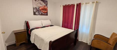 3 bedrooms, iron/ironing board, WiFi, bed sheets