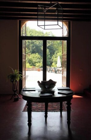 Interior - Relais Villa Ambrosetti - Elegant Suite with Garden View in Verona (Avesa)