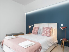 A modern bedroom with a large bed, two bedside tables, a bench, and a bedside lamp. - Olea Brown Studio 3, Tavira, Algarve (Querença)