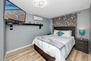 3 bedrooms, iron/ironing board, free WiFi, bed sheets - Family Coastal Home w/ EV Charger, Fenced Yard, Fire Pit & BBQ (Holiday)