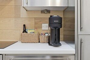 Microwave, oven, stovetop, dishwasher - The Courtyard Hideaway! Hidden gem in Wanstead 
Entire rental - New listing (London)