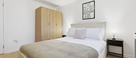 Bügeleisen/Bügelbrett, Internetzugang, Bettwäsche