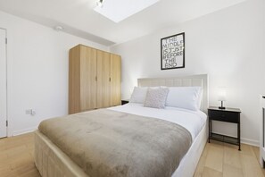 2 habitaciones, tabla de planchar con plancha, internet y ropa de cama 