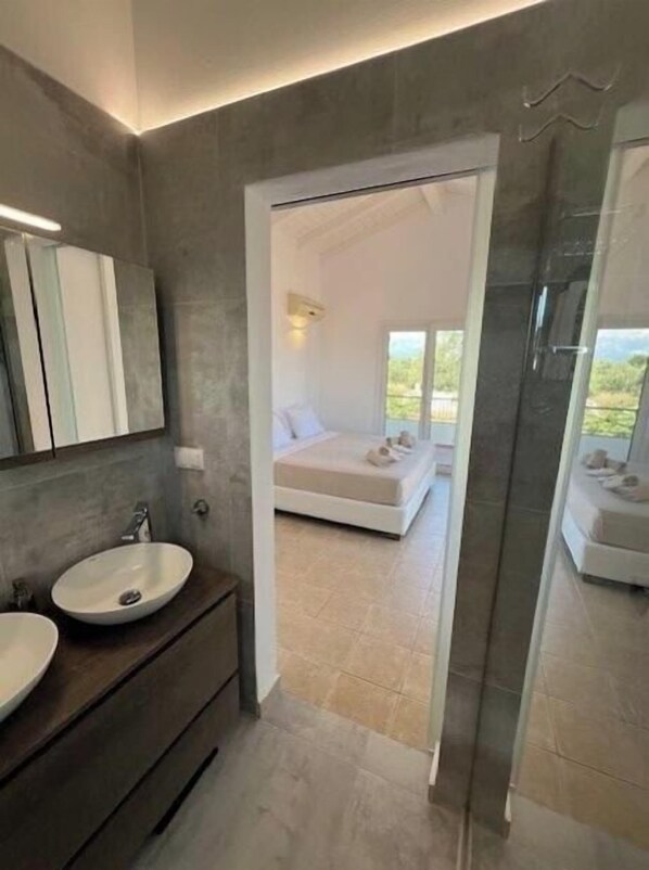 3 bedrooms, in-room safe, iron/ironing board, travel cot - VILLA THELIOS, surrounded by nature and close to the Ionian Sea (Poulades)